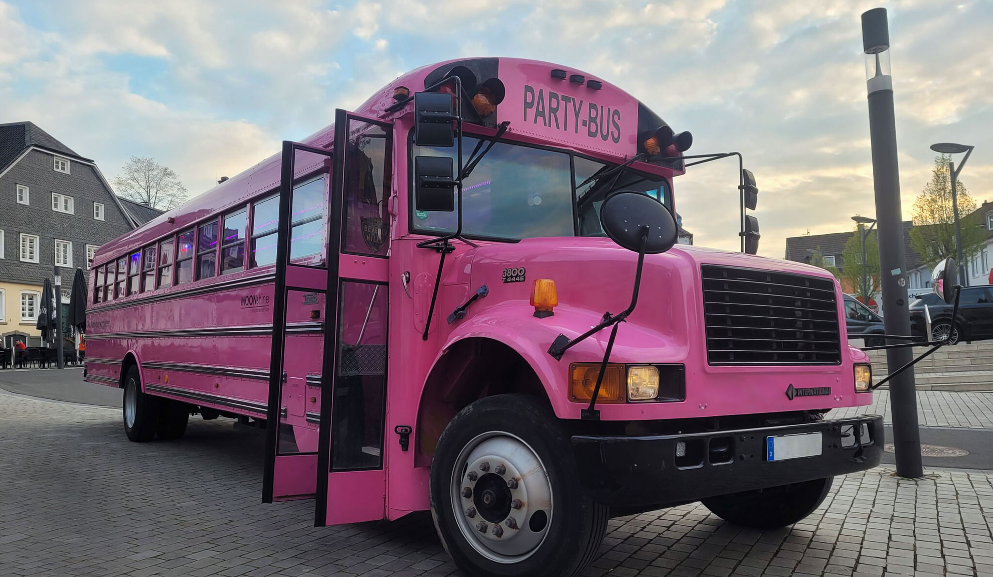 Hier amerikanischen Schulbus in Köln mieten