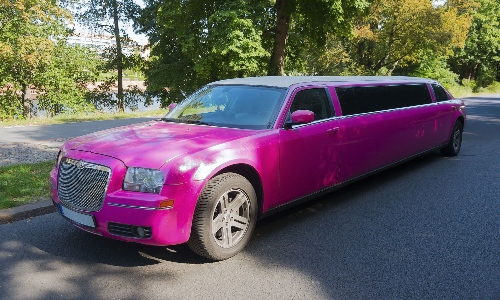 Jetzt pinke Stretchlimousine in Berlin mieten