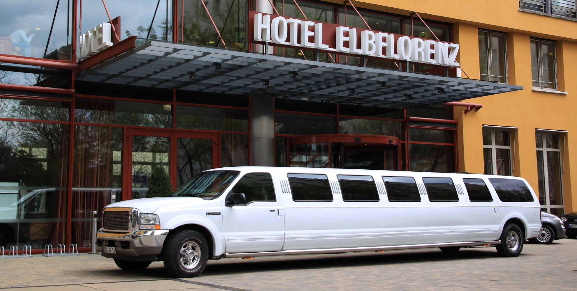 Jetzt Ford Excursion Partylimo in Dresden mieten