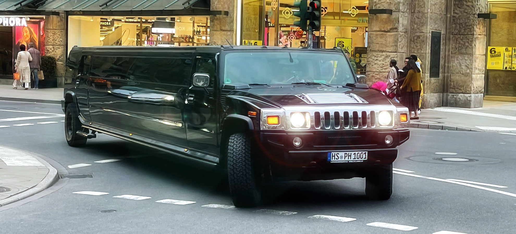 Jetzt Hummer H2 Stretchlimo in Düsseldorf mieten