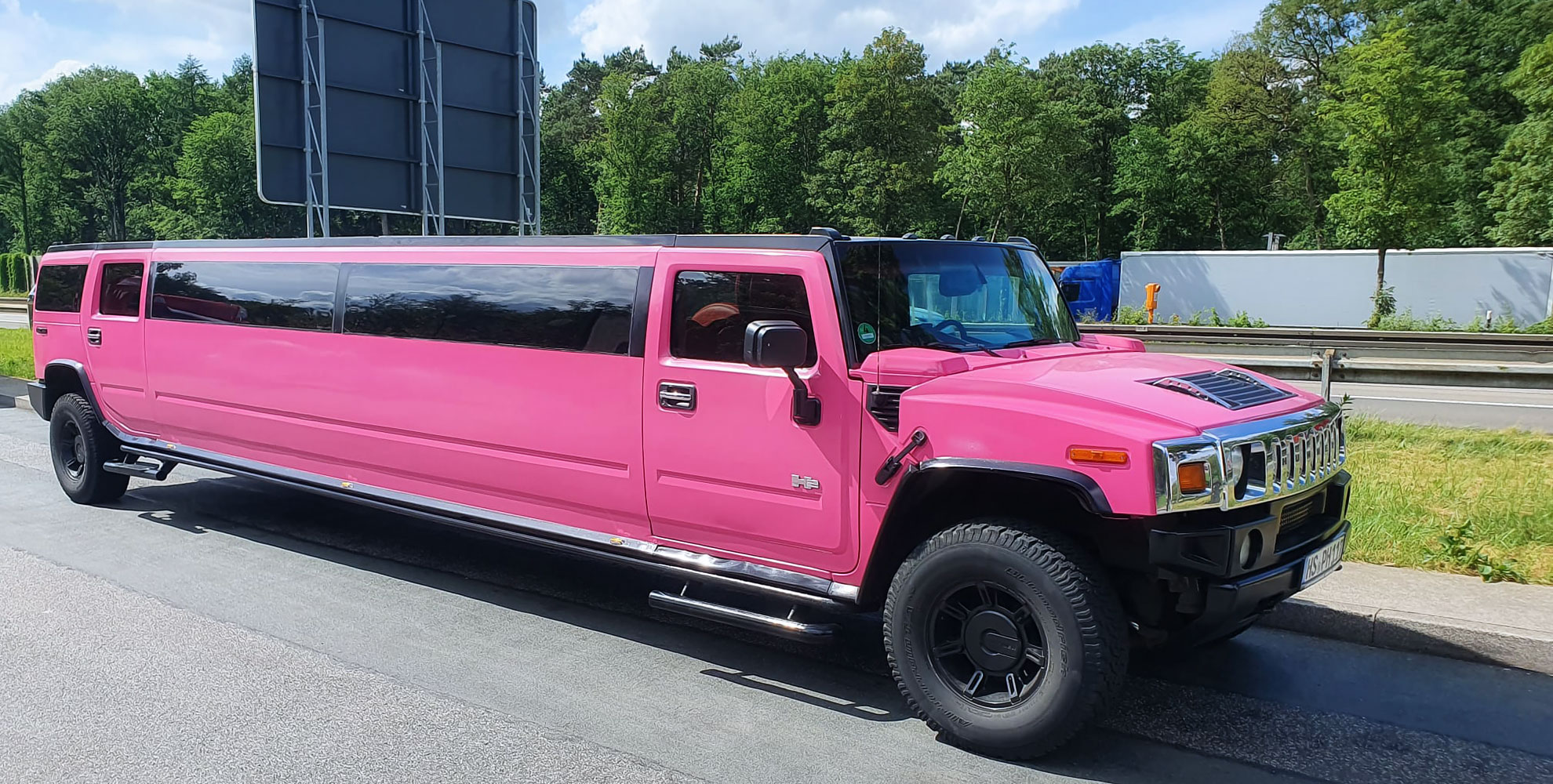 Jetzt pinke Partylimo in Düsseldorf mieten