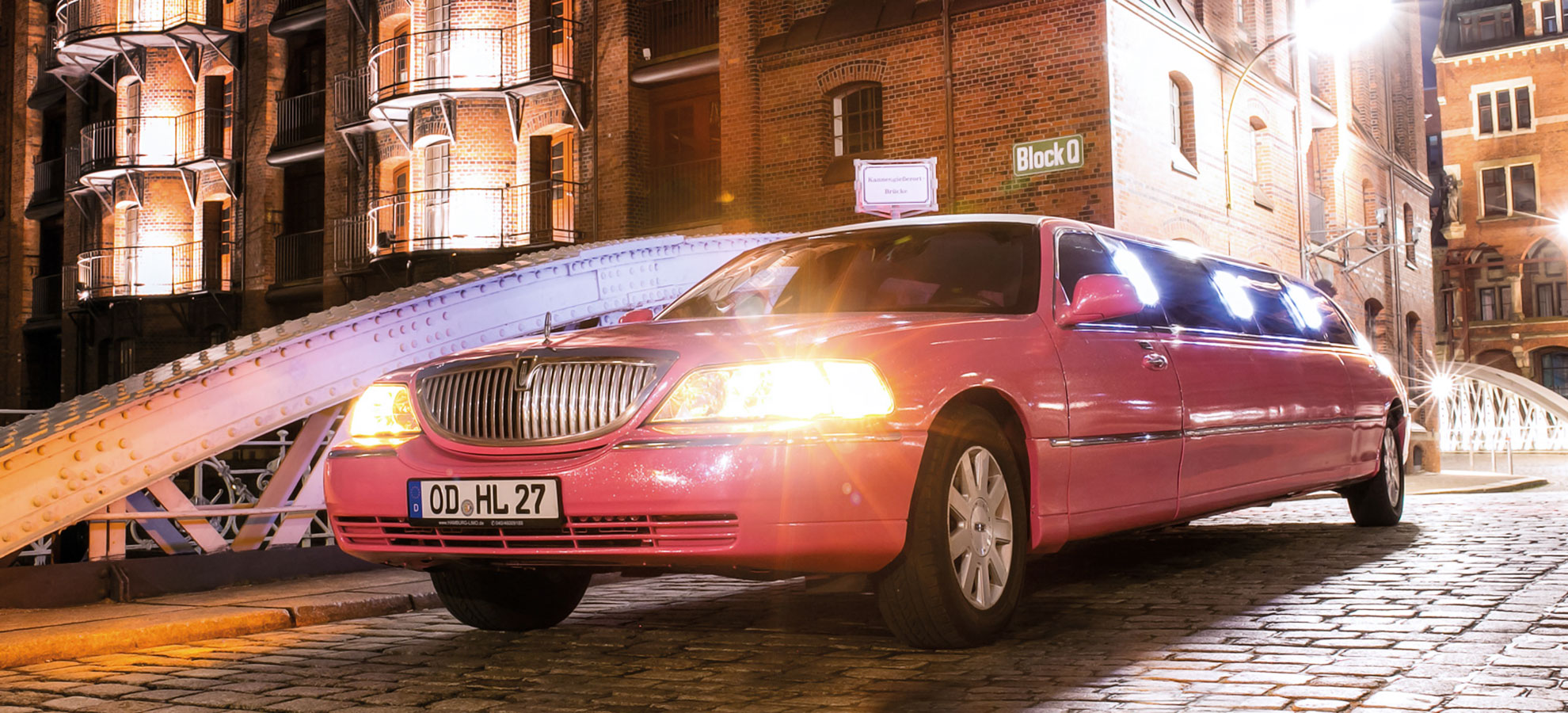 Pinkfarbene Lincoln Stretchlimousine in Hamburg mieten