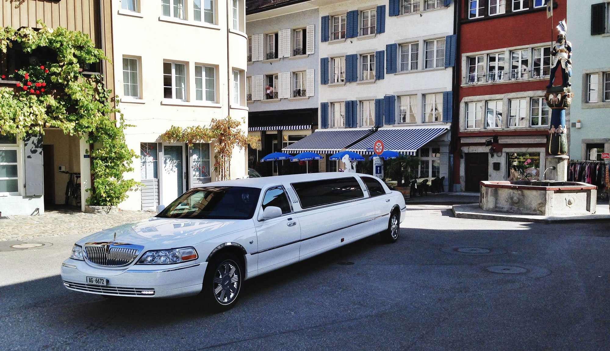 Jetzt Lincoln Partylimo in Zürich mieten