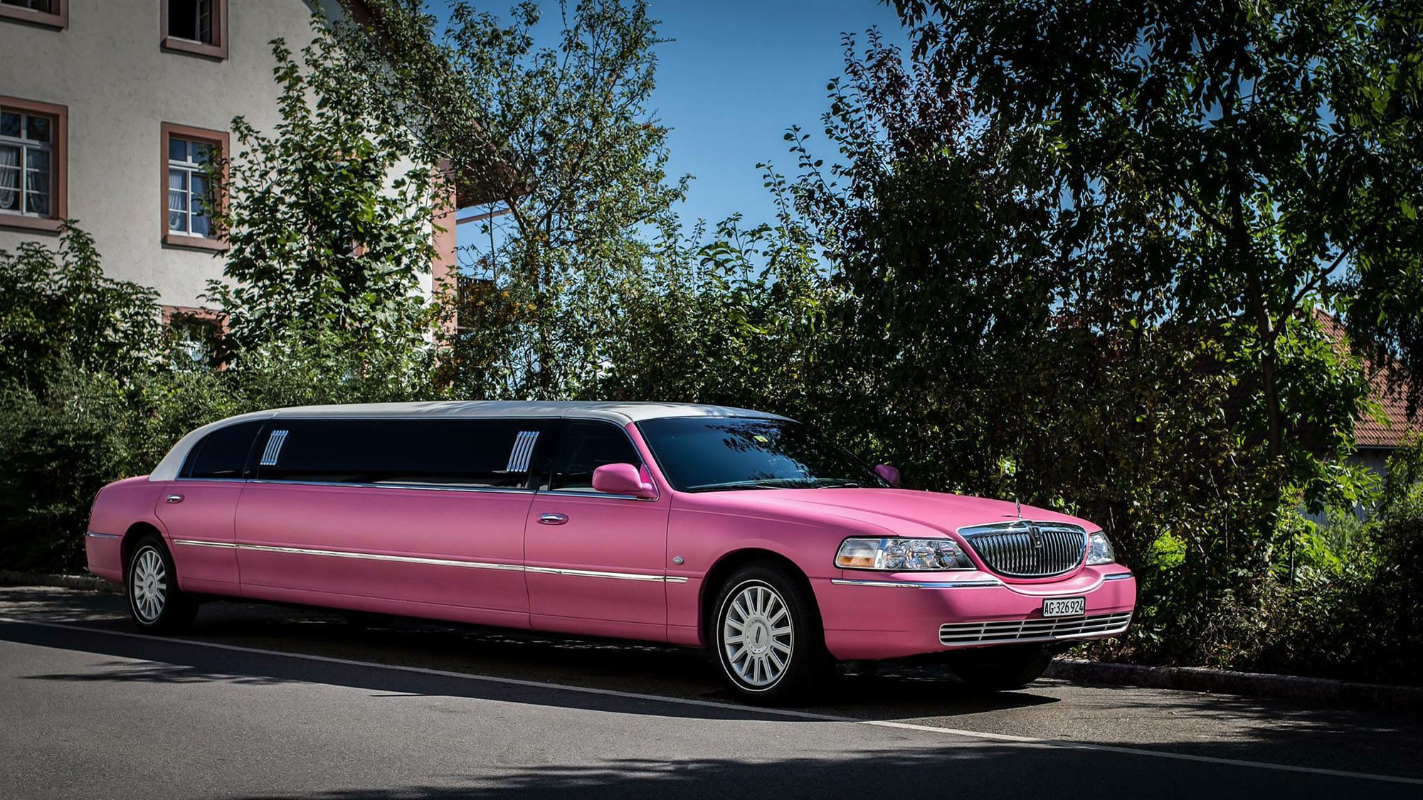 Jetzt Lincoln Partylimo in Zürich mieten